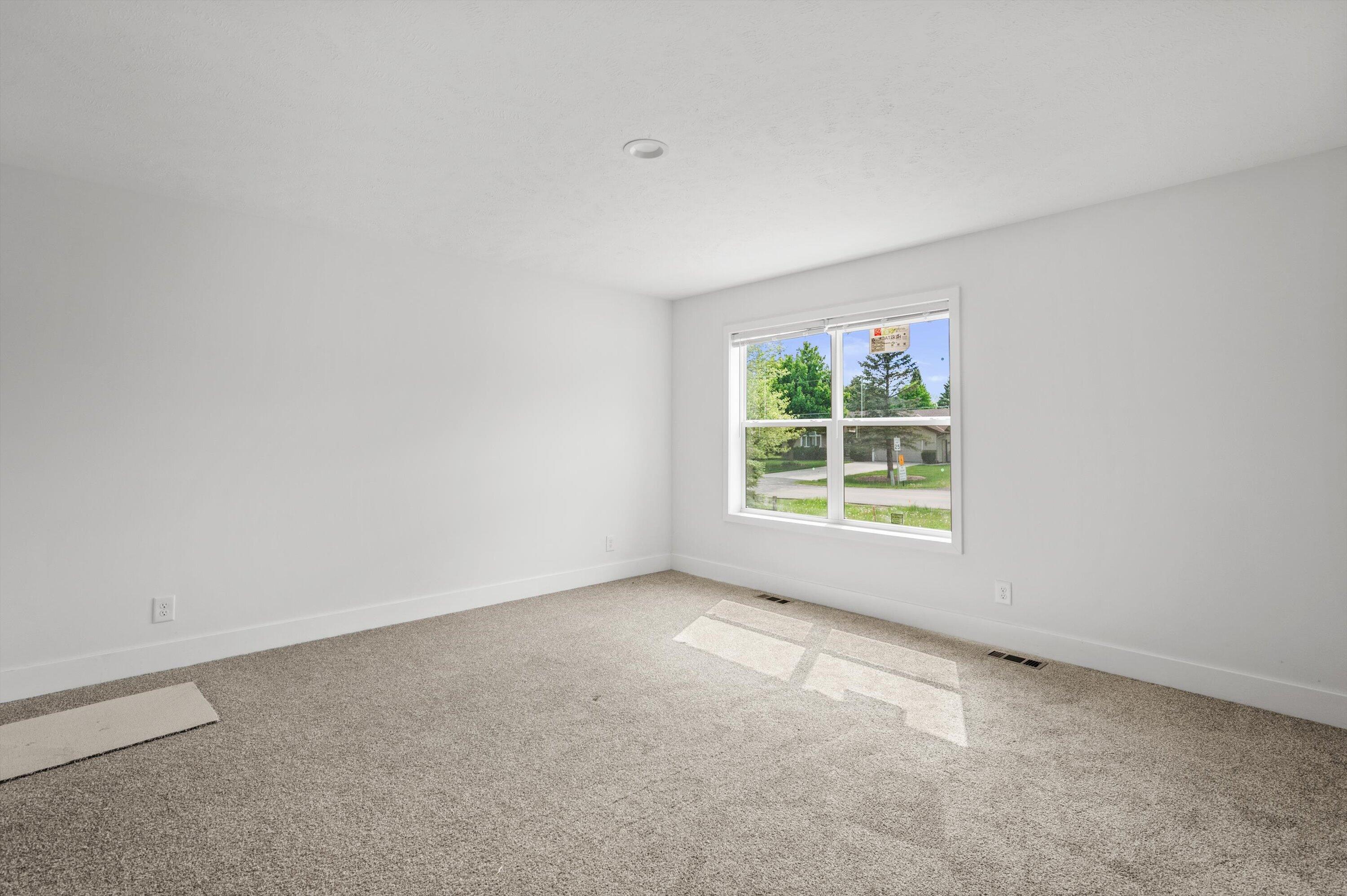 6910 Shady Lane Road Newburg, WI 53090 - Photo 8 of 27 Living Room