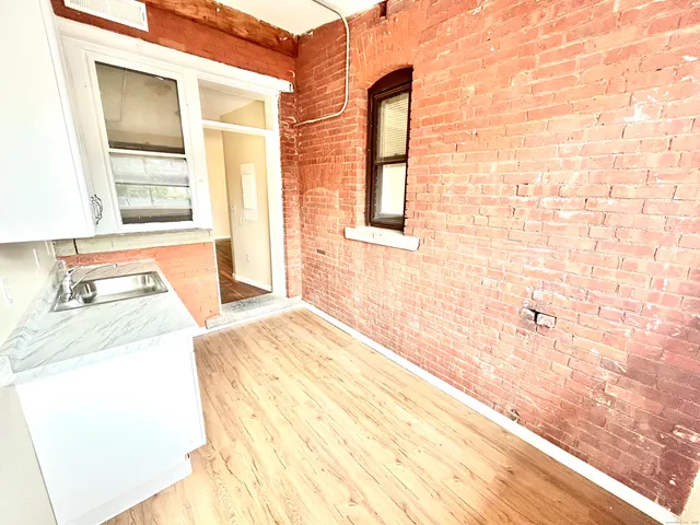 $1,200 | 135 West Main Street, Unit 3F, Waterbury, CT 06702