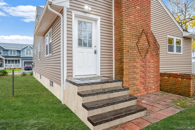 $719,999 | 1316 6th Street, West Babylon, NY 11704