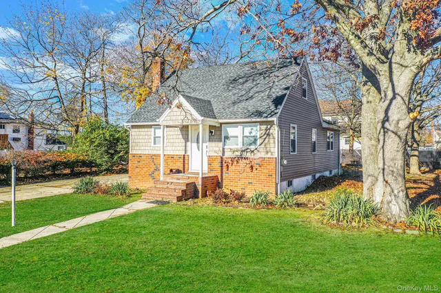 $719,999 | 1316 6th Street, West Babylon, NY 11704