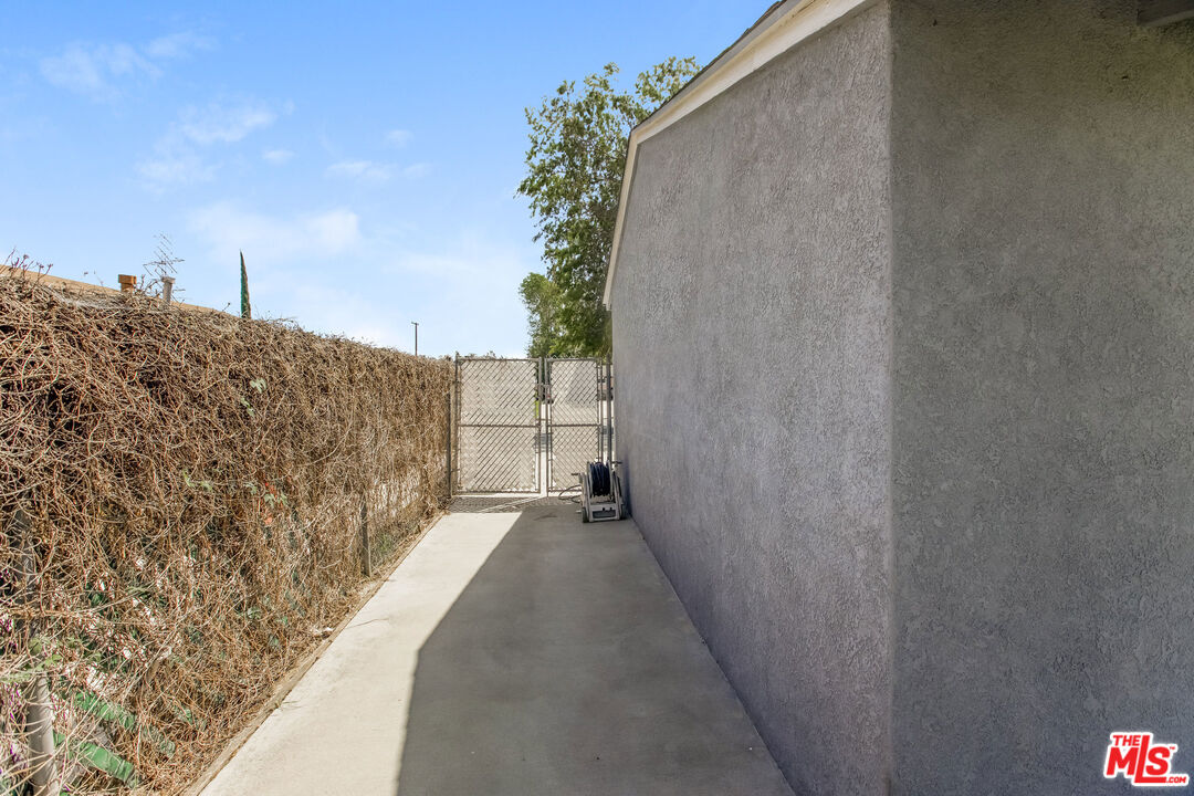 13014 Chestnut Avenue Rancho Cucamonga, CA 91739 - Photo 22 of 25 a view of balcony