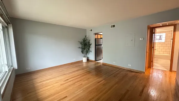 $1,750 | 4935 North Harlem Avenue, Unit 2, Chicago, IL 60656