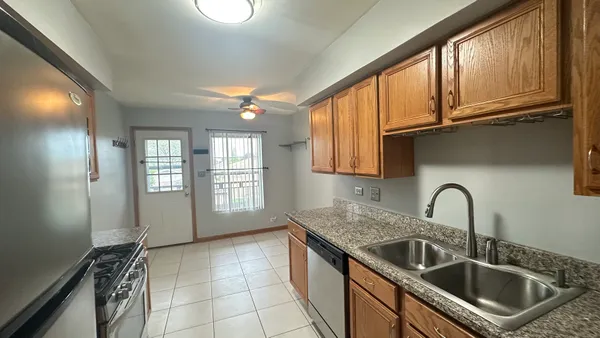 $1,750 | 4935 North Harlem Avenue, Unit 2, Chicago, IL 60656