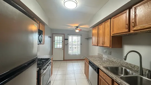 $1,750 | 4935 North Harlem Avenue, Unit 2, Chicago, IL 60656