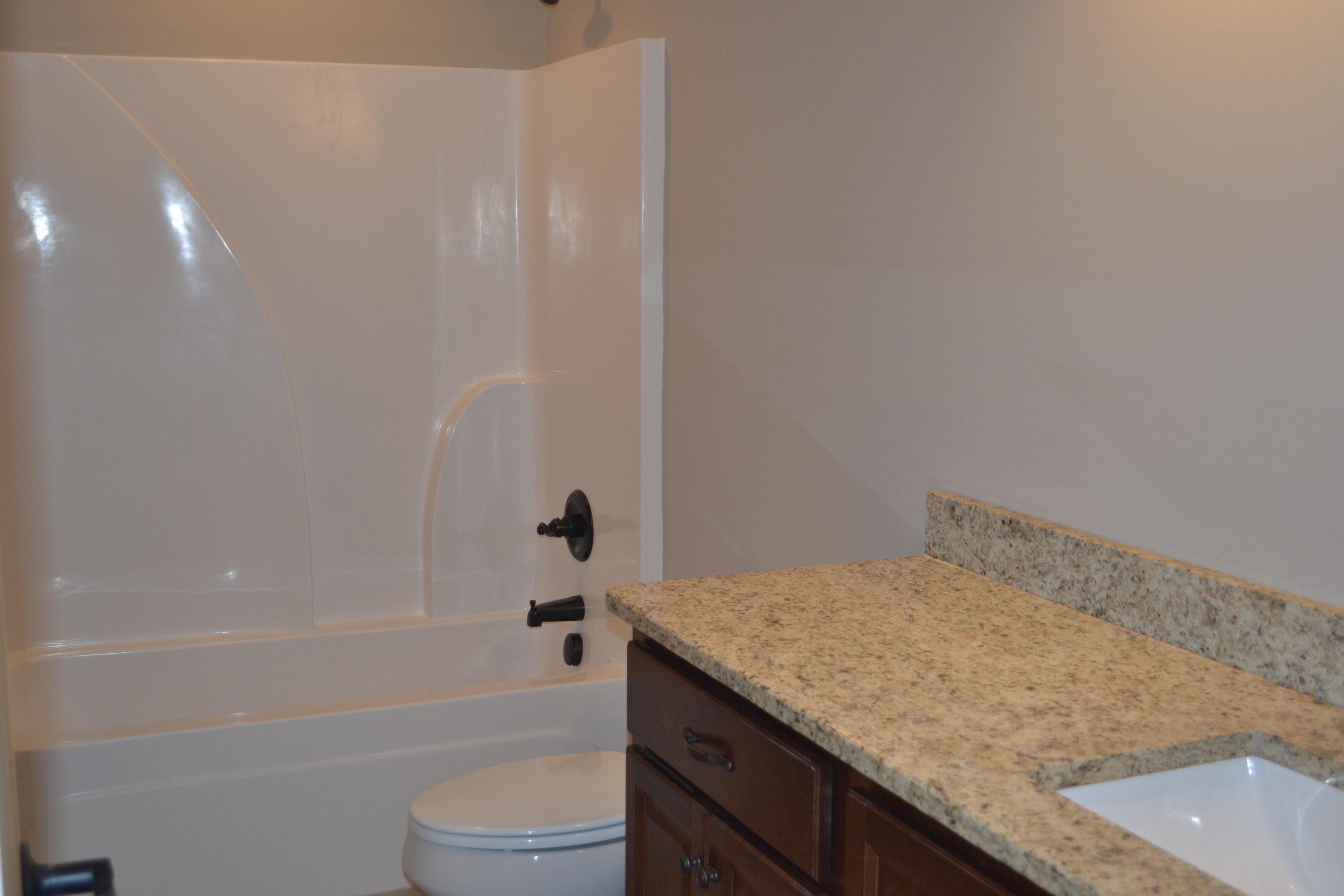 839 Graysville Road Chattanooga, TN 37421 - Photo 32 of 38 Upstairs Full Bath