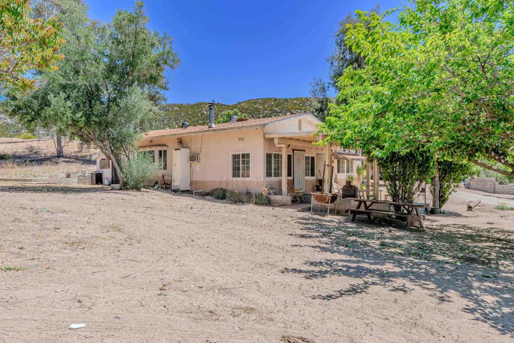 45500 Lewis Valley Road Hemet, CA 92544 - Photo 2 of 21