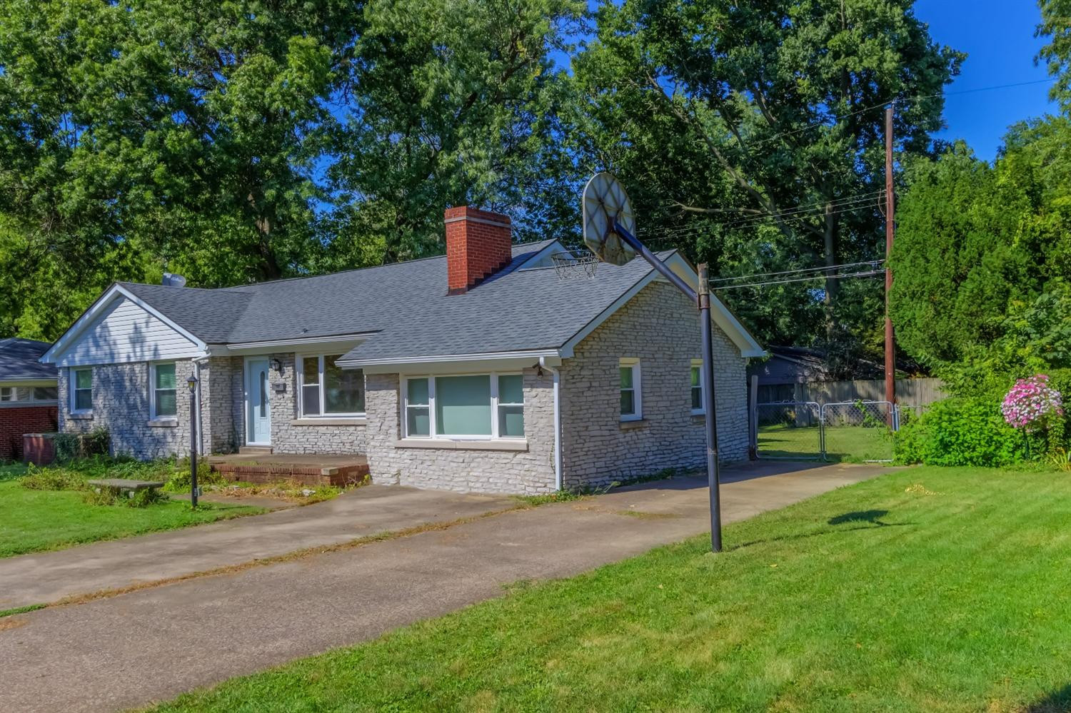 587 Springhurst Drive Lexington, KY 40503 - Photo 2 of 18 Photo 2