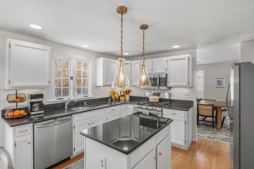 76 Elyse Road Mansfield, MA 02048 - Photo 8 of 41 Gallery Image 8