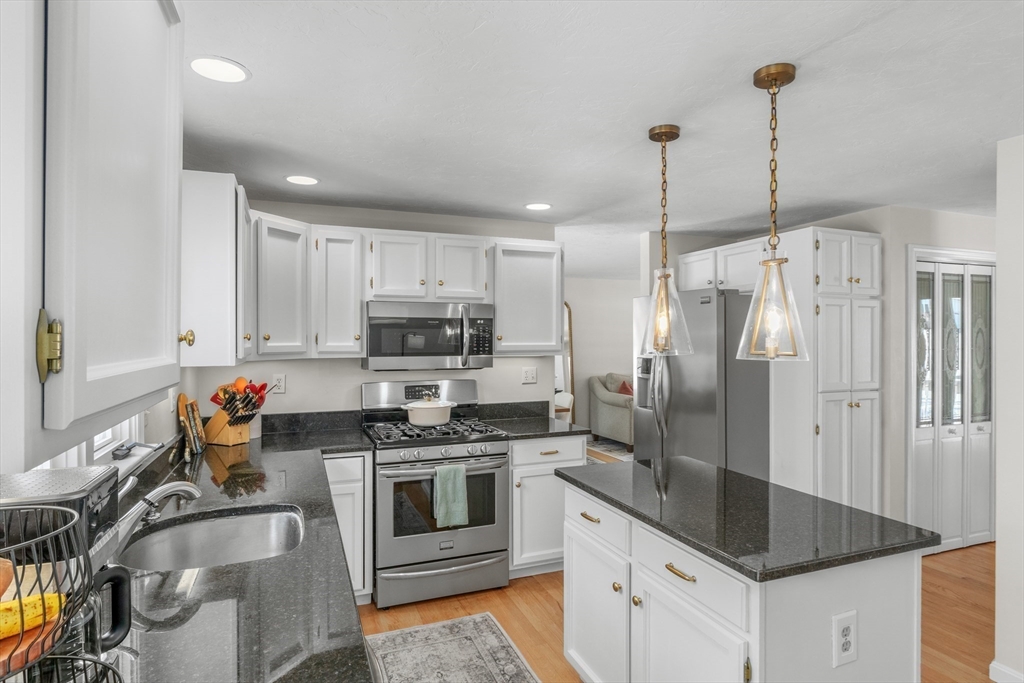 76 Elyse Road Mansfield, MA 02048 - Photo 9 of 41 Gallery Image 9