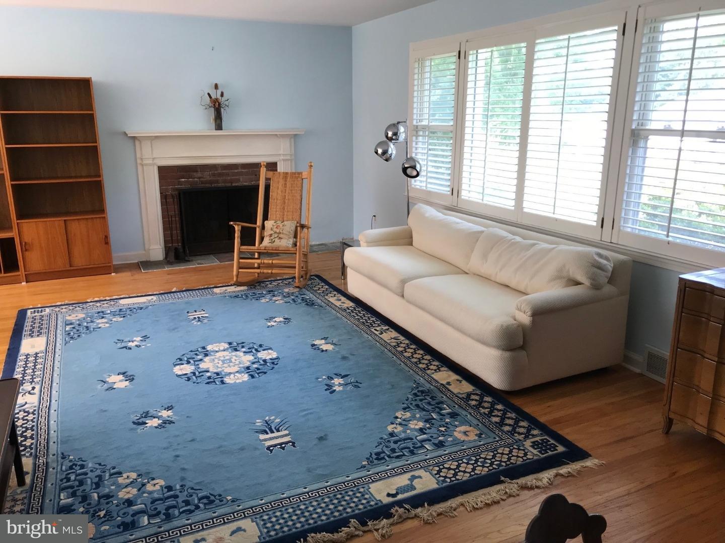 433 Brookwood Road Wayne, PA 19087 - Photo 3 of 14 Living Room