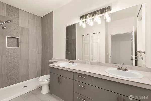 $419,950 | 12530 Admiralty Way, Unit B104, Everett, WA 98204