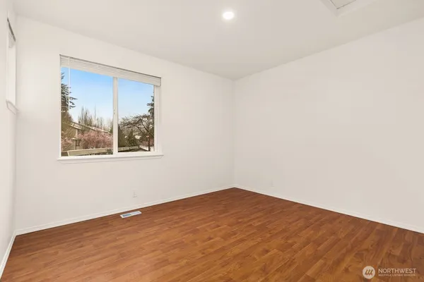 $419,950 | 12530 Admiralty Way, Unit B104, Everett, WA 98204