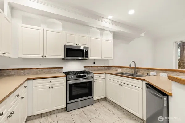 $419,950 | 12530 Admiralty Way, Unit B104, Everett, WA 98204