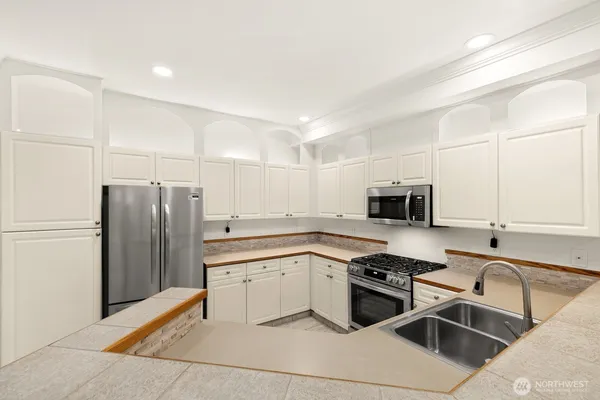 $419,950 | 12530 Admiralty Way, Unit B104, Everett, WA 98204