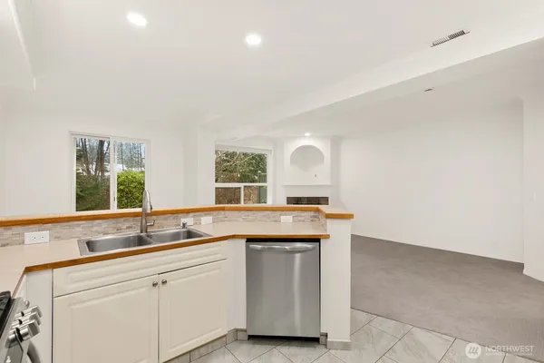 $419,950 | 12530 Admiralty Way, Unit B104, Everett, WA 98204