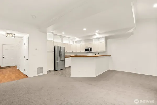 $419,950 | 12530 Admiralty Way, Unit B104, Everett, WA 98204