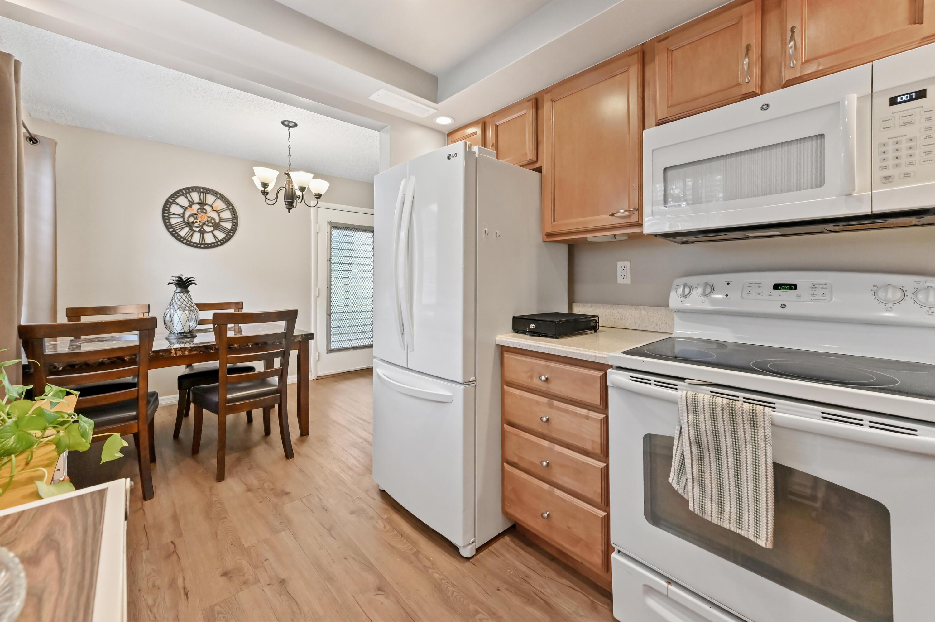 302 Capri G Delray Beach, FL 33484 - Photo 11 of 36 15 Dining room 02
