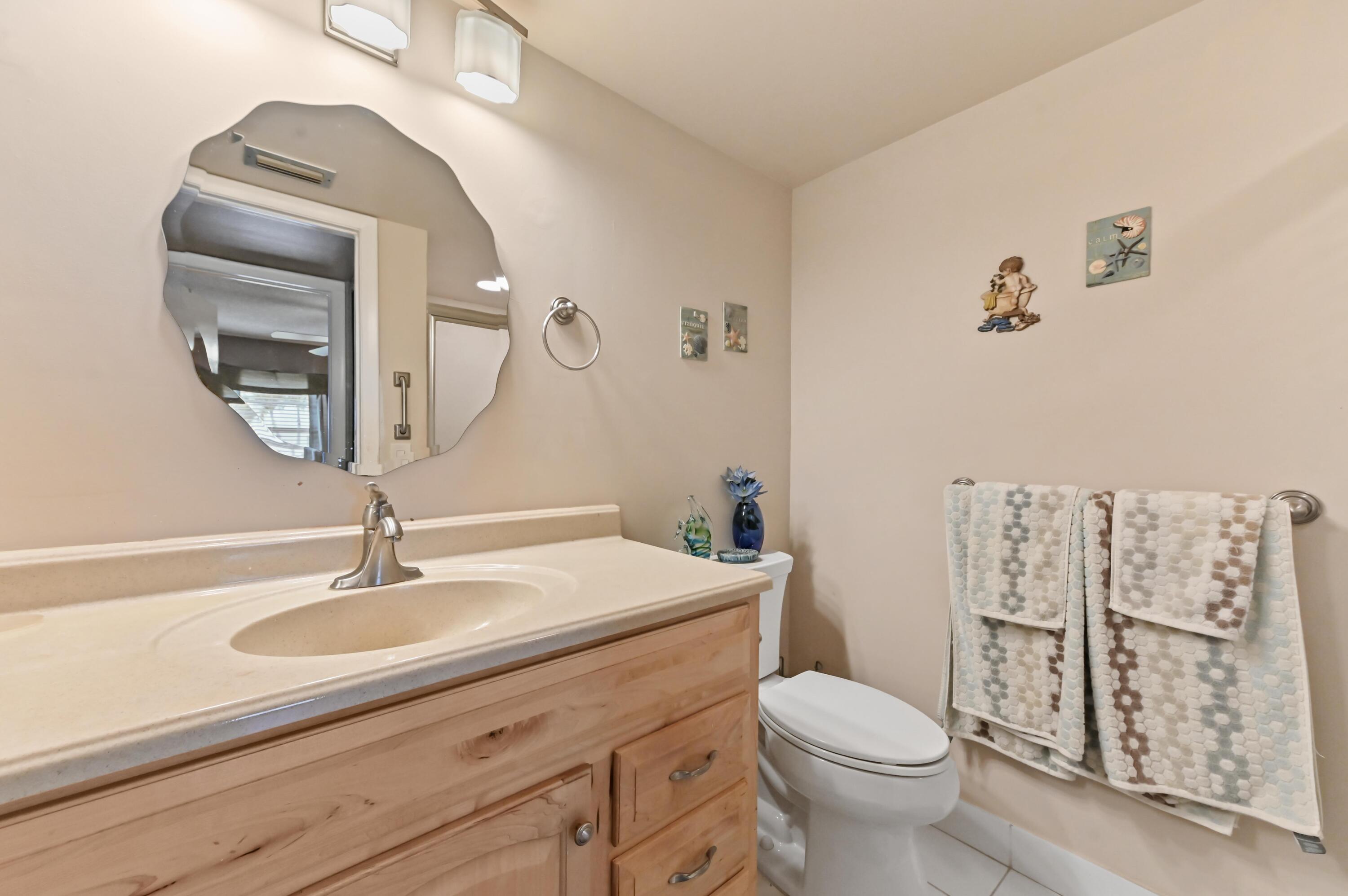 302 Capri G Delray Beach, FL 33484 - Photo 13 of 36 17 Bathroom 02
