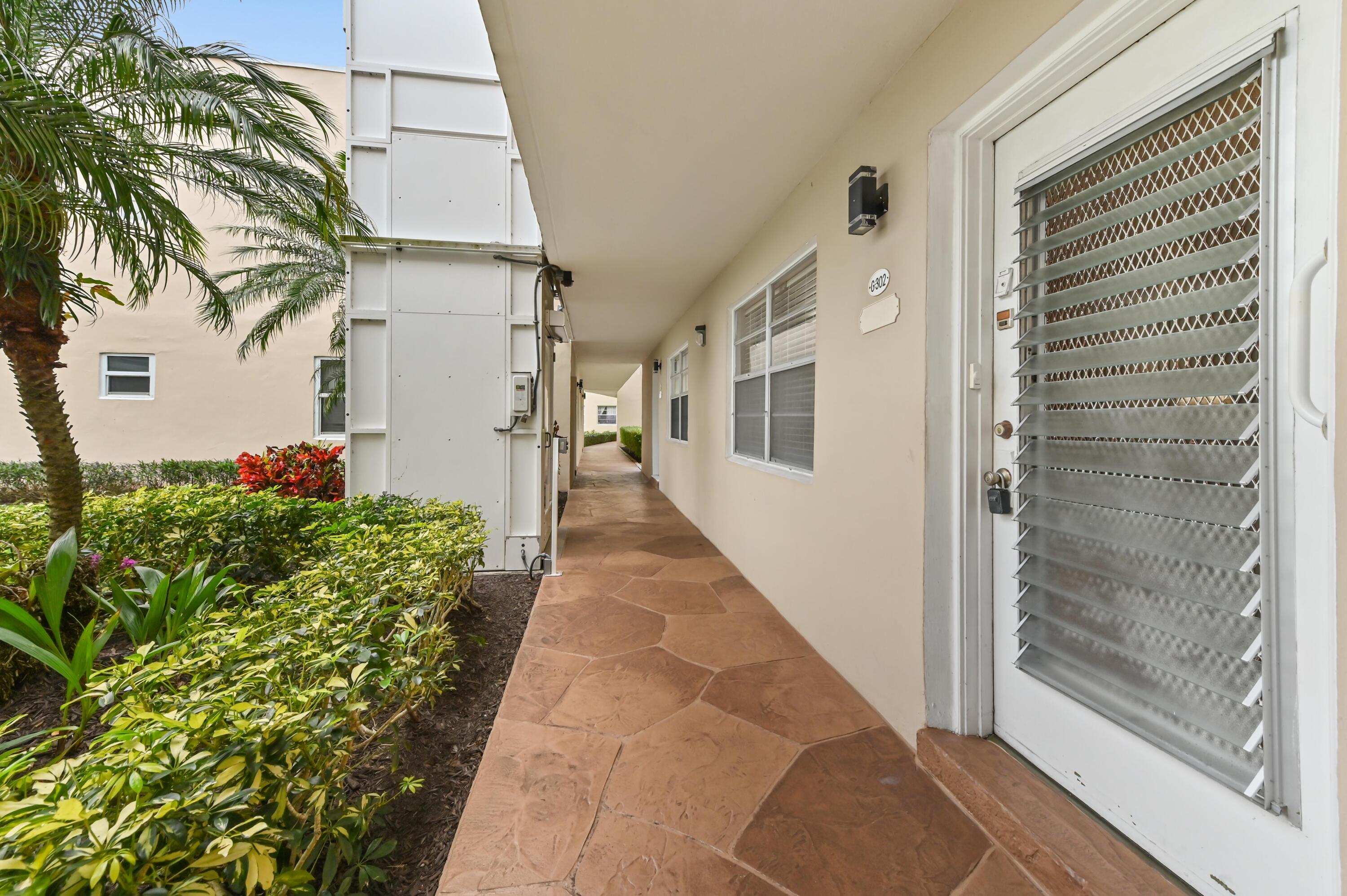 302 Capri G Delray Beach, FL 33484 - Photo 2 of 36 04 Entry 01