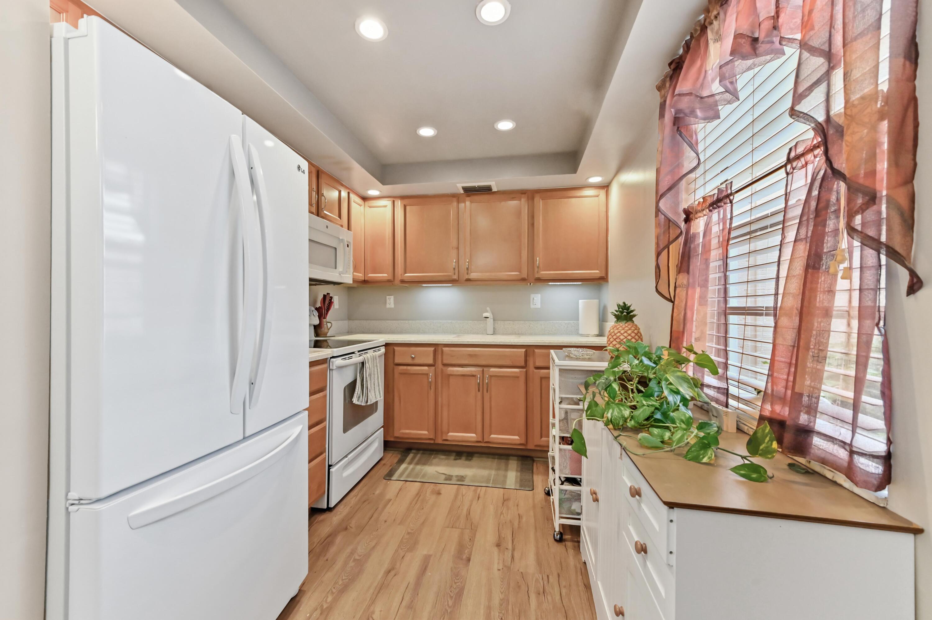 302 Capri G Delray Beach, FL 33484 - Photo 9 of 36 13 Kitchen 01