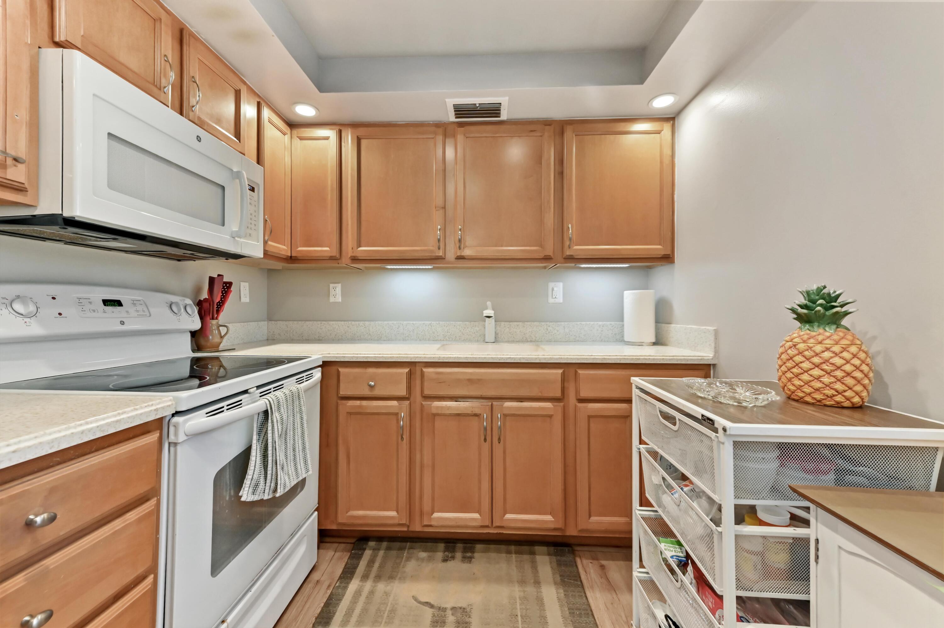 302 Capri G Delray Beach, FL 33484 - Photo 10 of 36 14 Kitchen 02