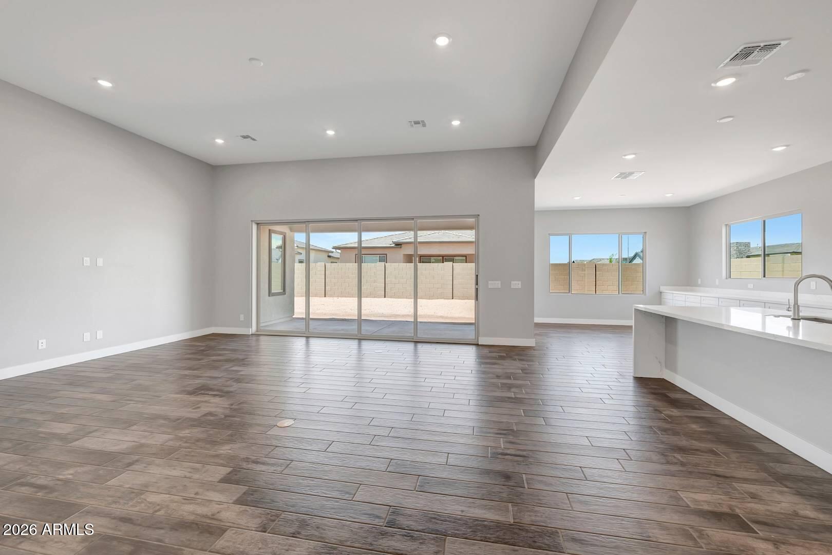 698 Ridge Road Apache Junction, AZ 85120 - Photo 10 of 34 AZ_BlossomRock_Mojave_HS-528_698-WRIDGER