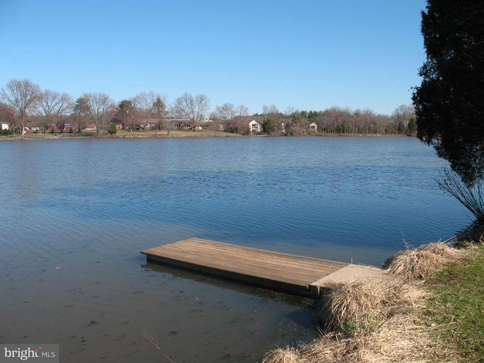 7811 Ontario Road Gainesville, VA 20155 - Photo 2 of 25 Lake View