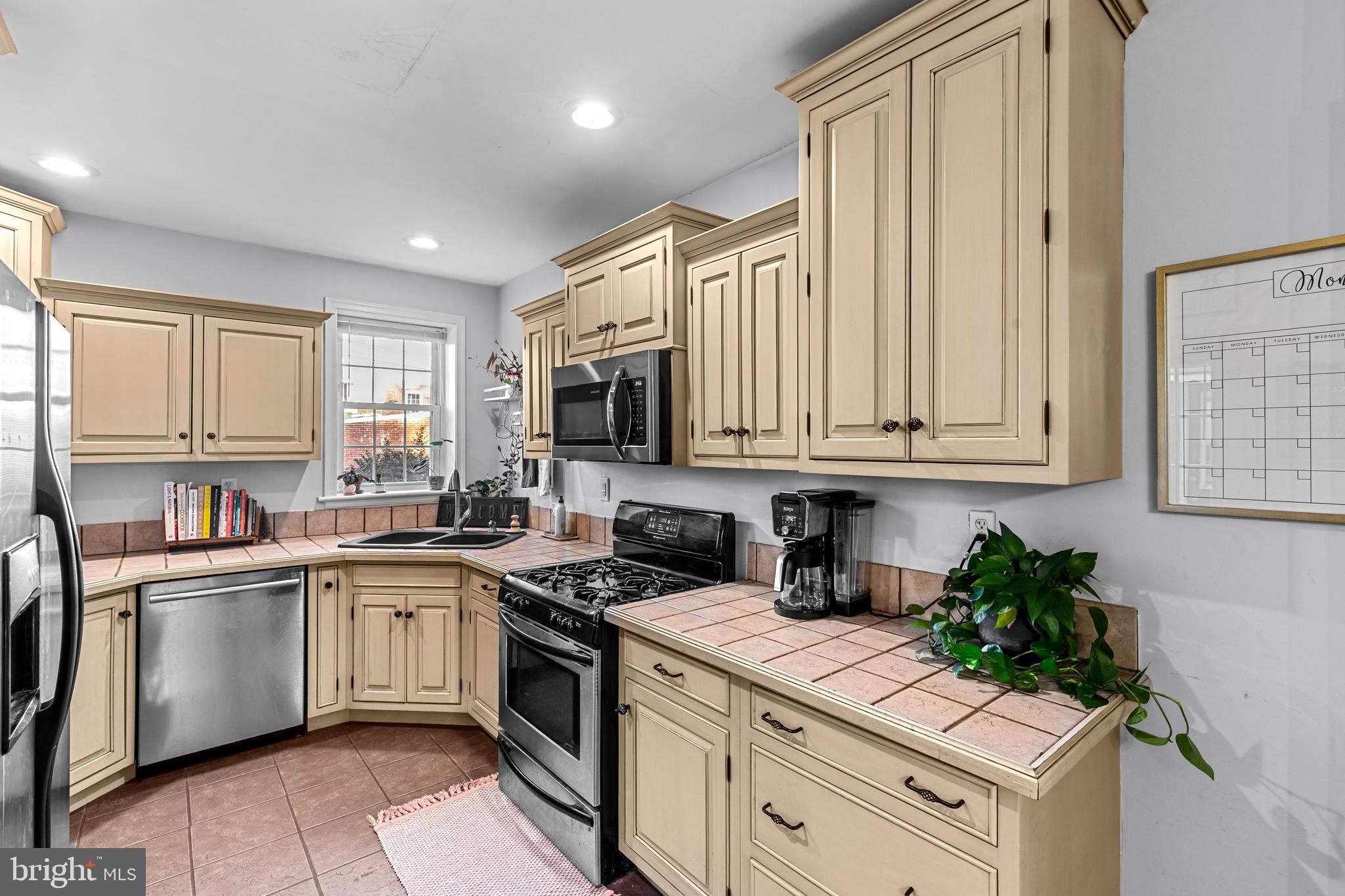 647 4th Street Lancaster, PA 17603 - Photo 12 of 45