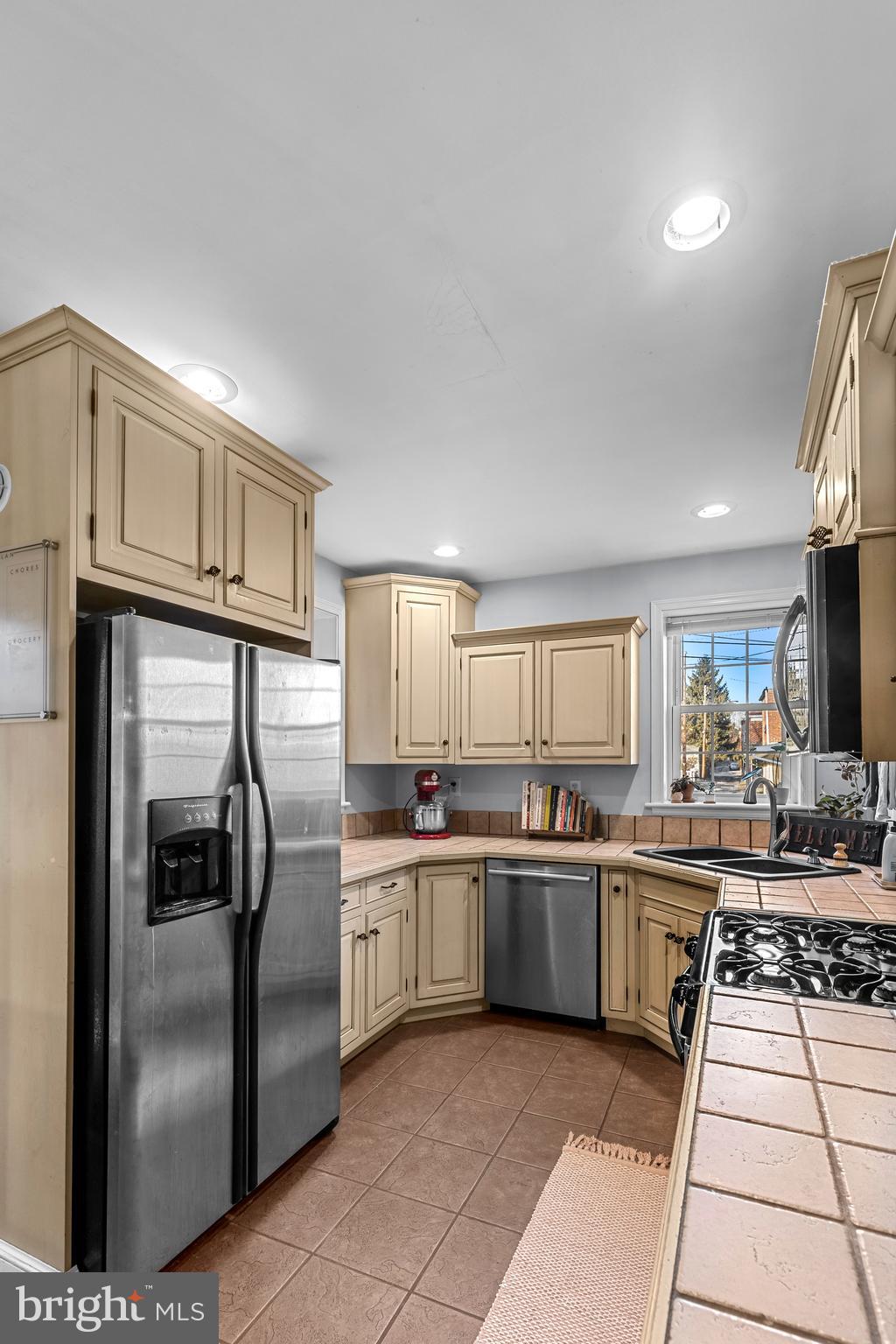 647 4th Street Lancaster, PA 17603 - Photo 14 of 45