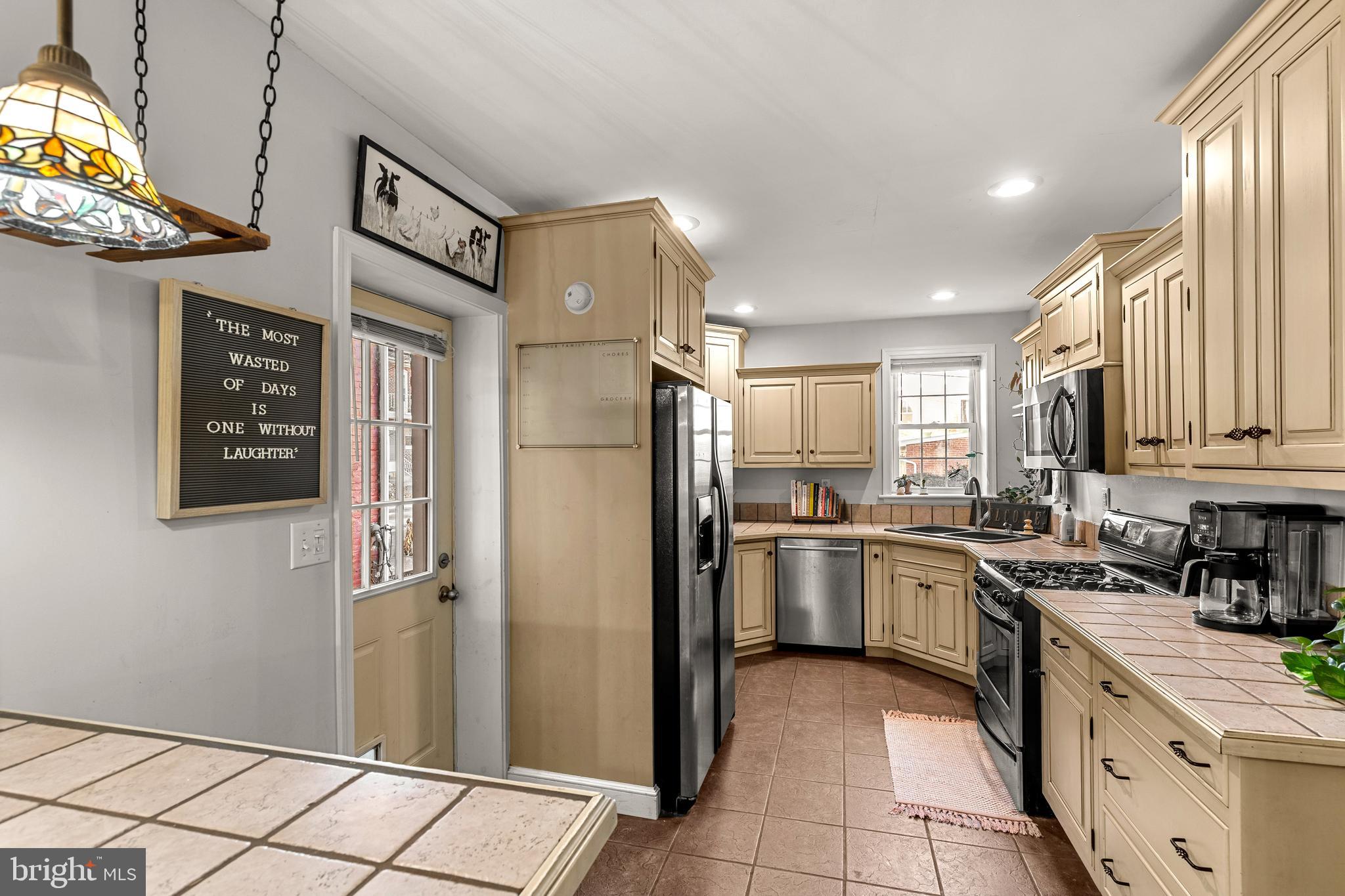 647 4th Street Lancaster, PA 17603 - Photo 10 of 45