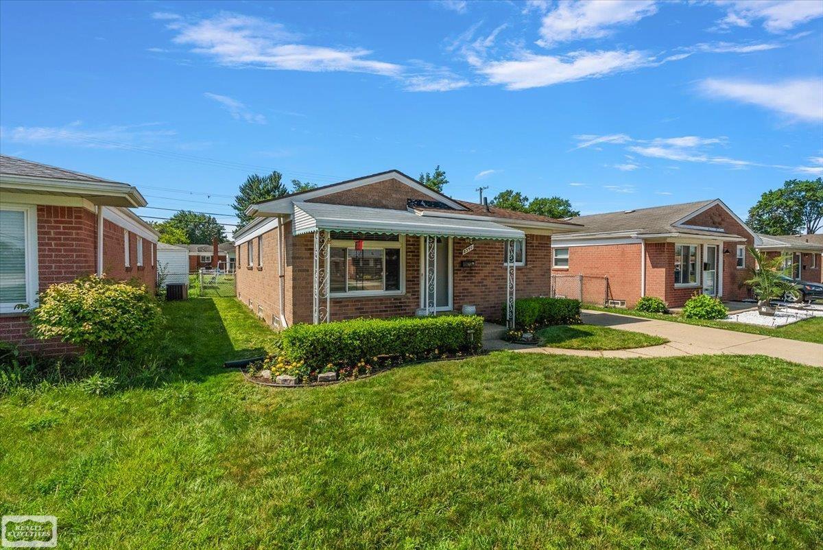 8340 Gerald Avenue Warren, MI 48093 - Photo 4 of 34 Gallery Image 4