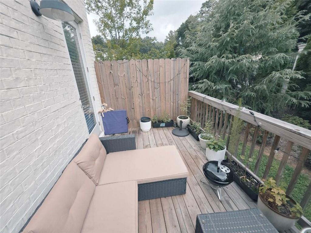 8020 Linfield Way Atlanta, GA 30350 - Photo 2 of 24