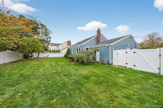 a view of a house with a back yard