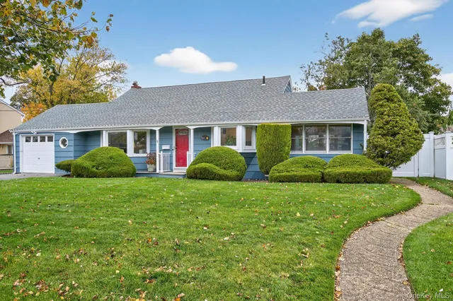 a view of a house with a backyard