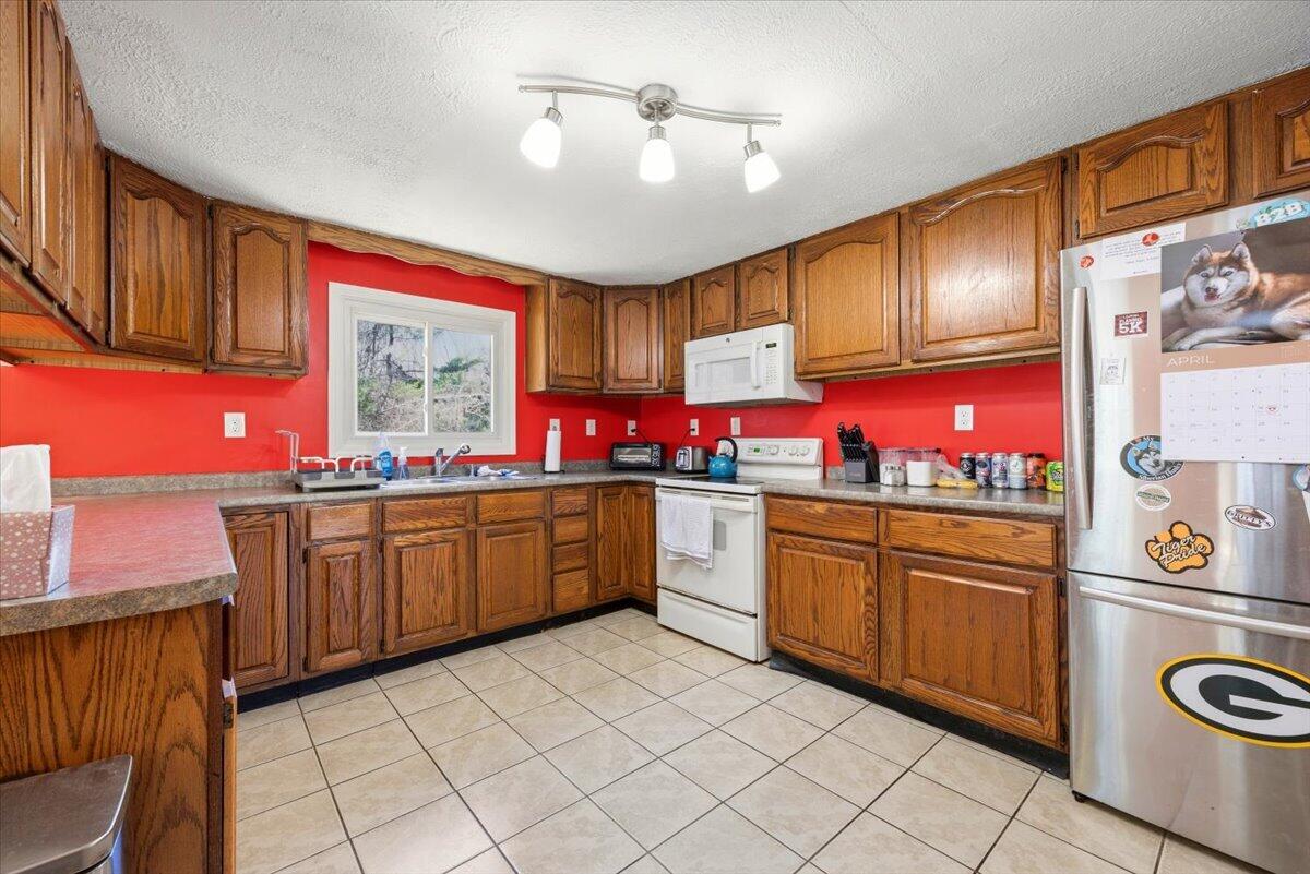 9 Ranwall Avenue Saco, ME 04072 - Photo 6 of 42 Kitchen
