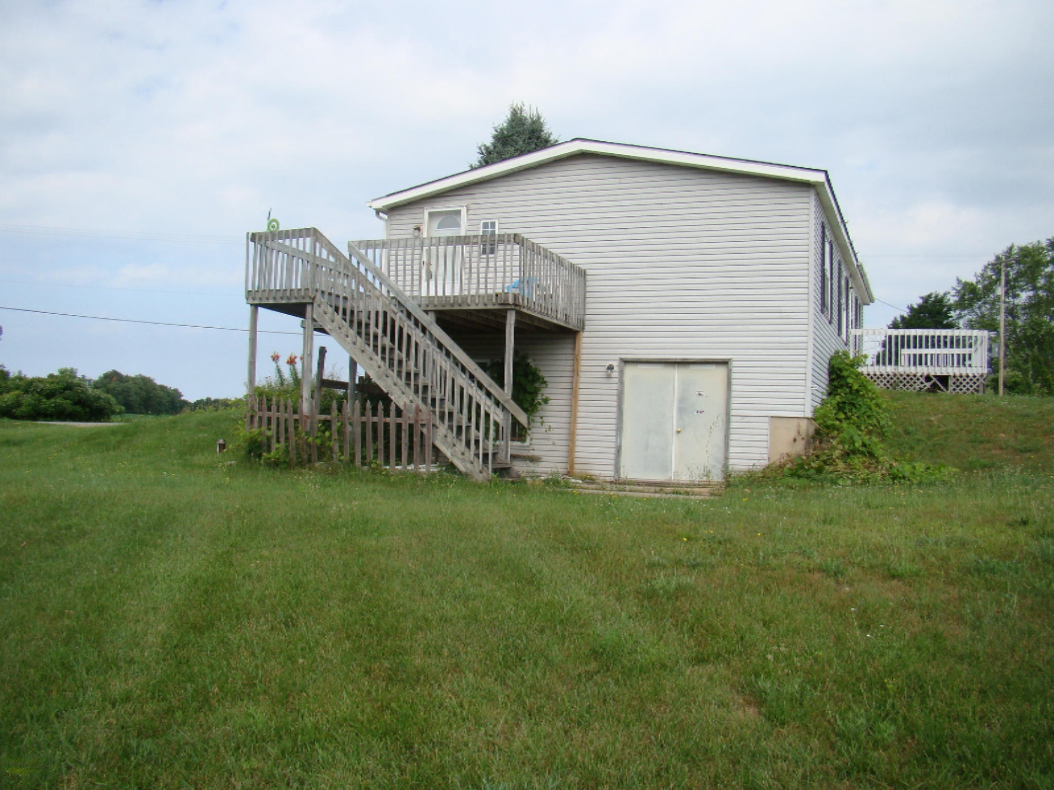 7430 Lessiter Road Northeast Belding, MI 48809 - Photo 3 of 26 DSC06003
