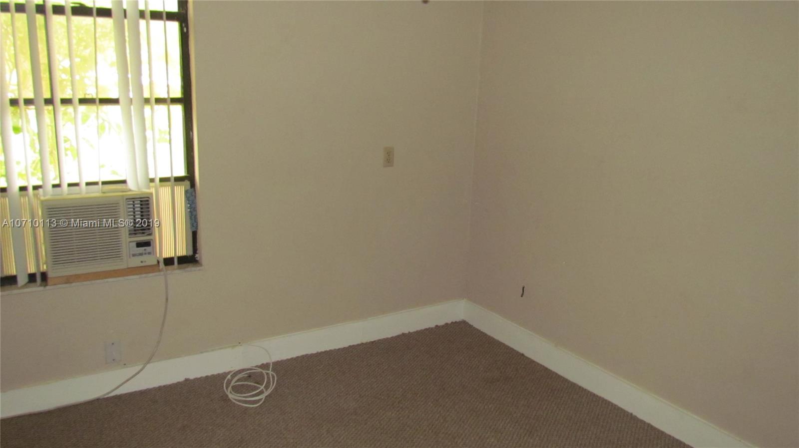 10825 Sandy Run Road Jupiter, FL 33478 - Photo 26 of 31 a room that has a window in it