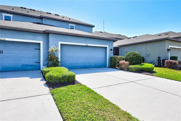 a view of a garage room