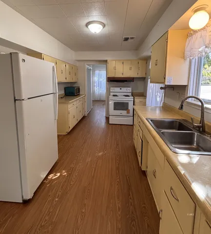 $299,900 | 137 East Payne Street, Independence, CA 93526