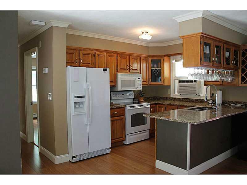 14 Carriage Road Freeport, ME 04032 - Photo 14 of 18 Kitchen.