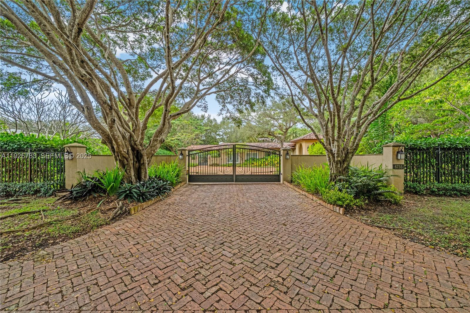 6755 Southwest 99th Terrace Pinecrest, FL 33156 - Photo 3 of 61