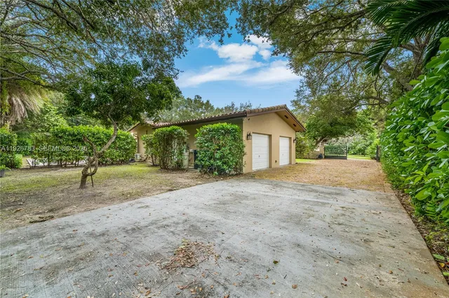 $3,950,000 | 6755 Southwest 99th Terrace, Pinecrest, FL 33156