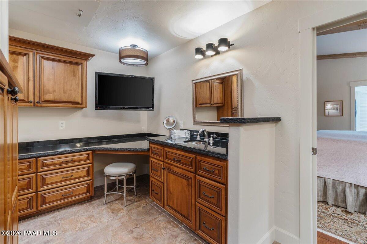 1684 Stable Rock Road Prescott, AZ 86303 - Photo 37 of 67 36-Primary Bathroom