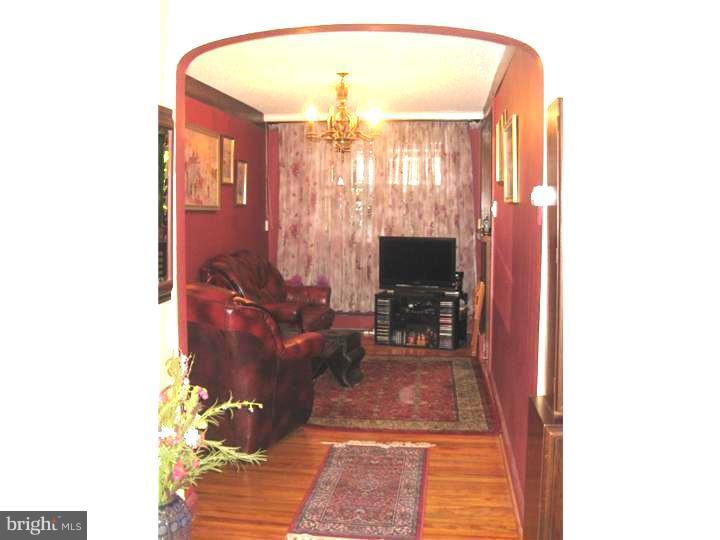 1728 Danforth Street Philadelphia, PA 19152 - Photo 3 of 23 Living Room