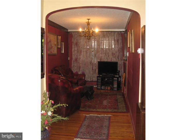 1728 Danforth Street Philadelphia, PA 19152 - Photo 4 of 23 Living Room