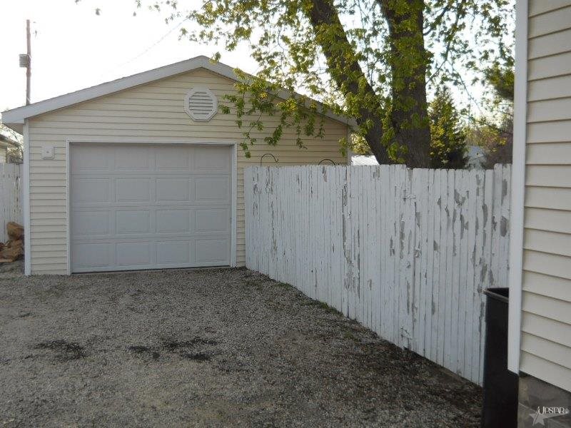 330 Line Street Decatur, IN 46733 - Photo 4 of 22