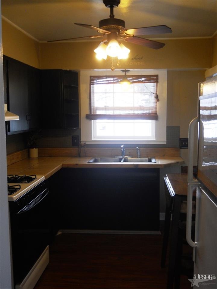330 Line Street Decatur, IN 46733 - Photo 8 of 22