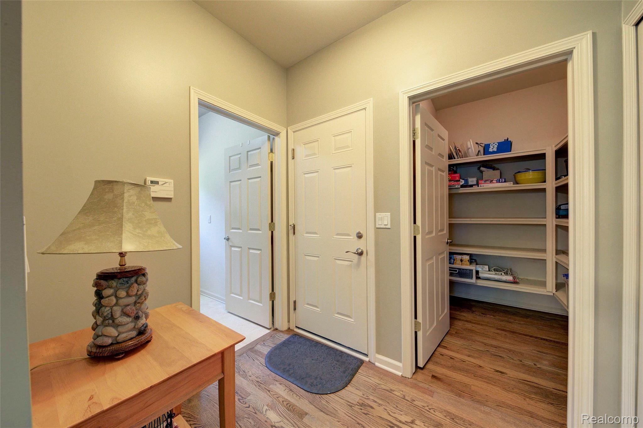 6724 Kennesaw Road Canton, MI 48187 - Photo 18 of 77 18 Hallway.jpg