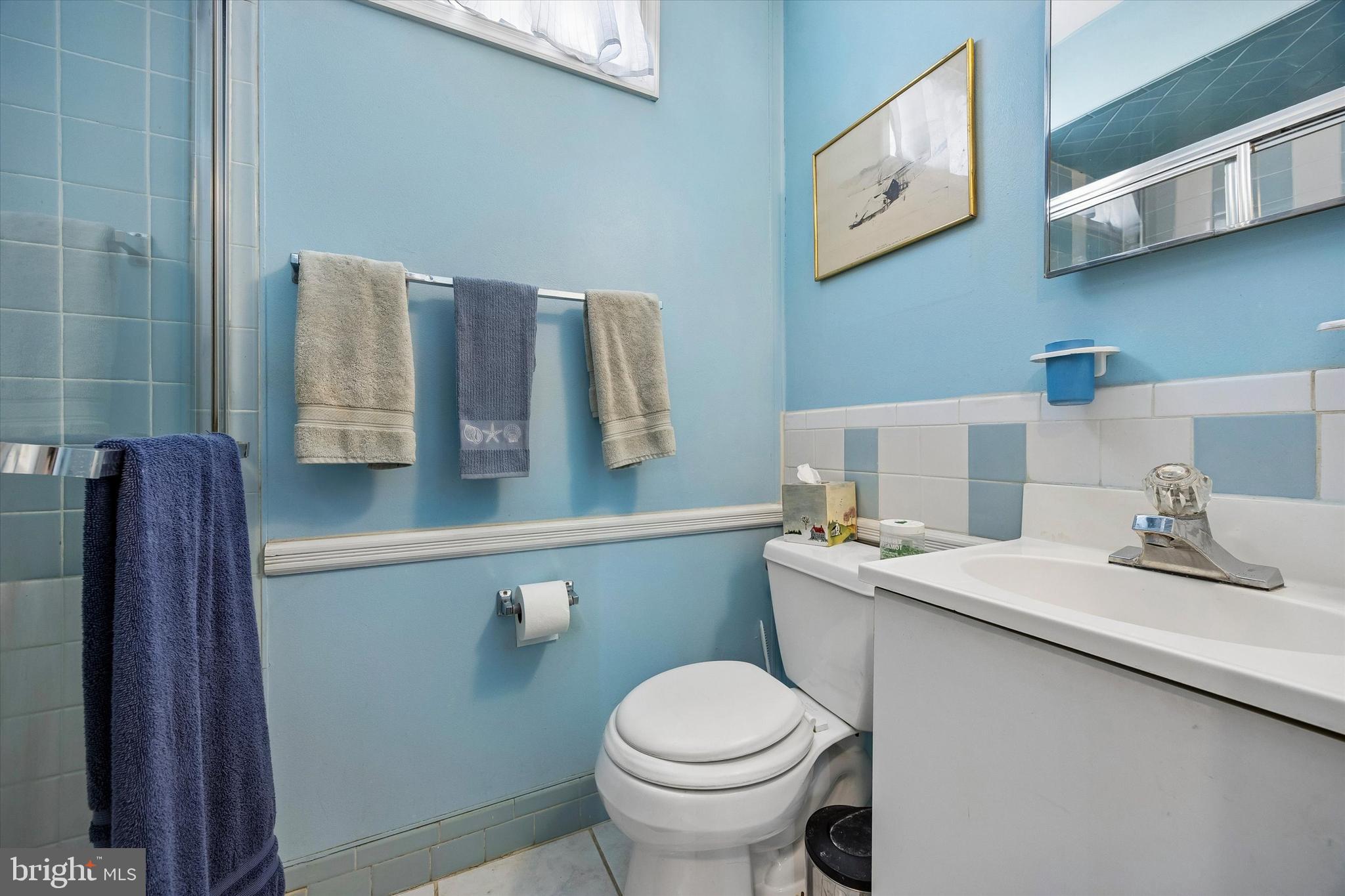 400 Woodhaven Road Philadelphia, PA 19116 - Photo 15 of 25 a bathroom with a sink and a toilet
