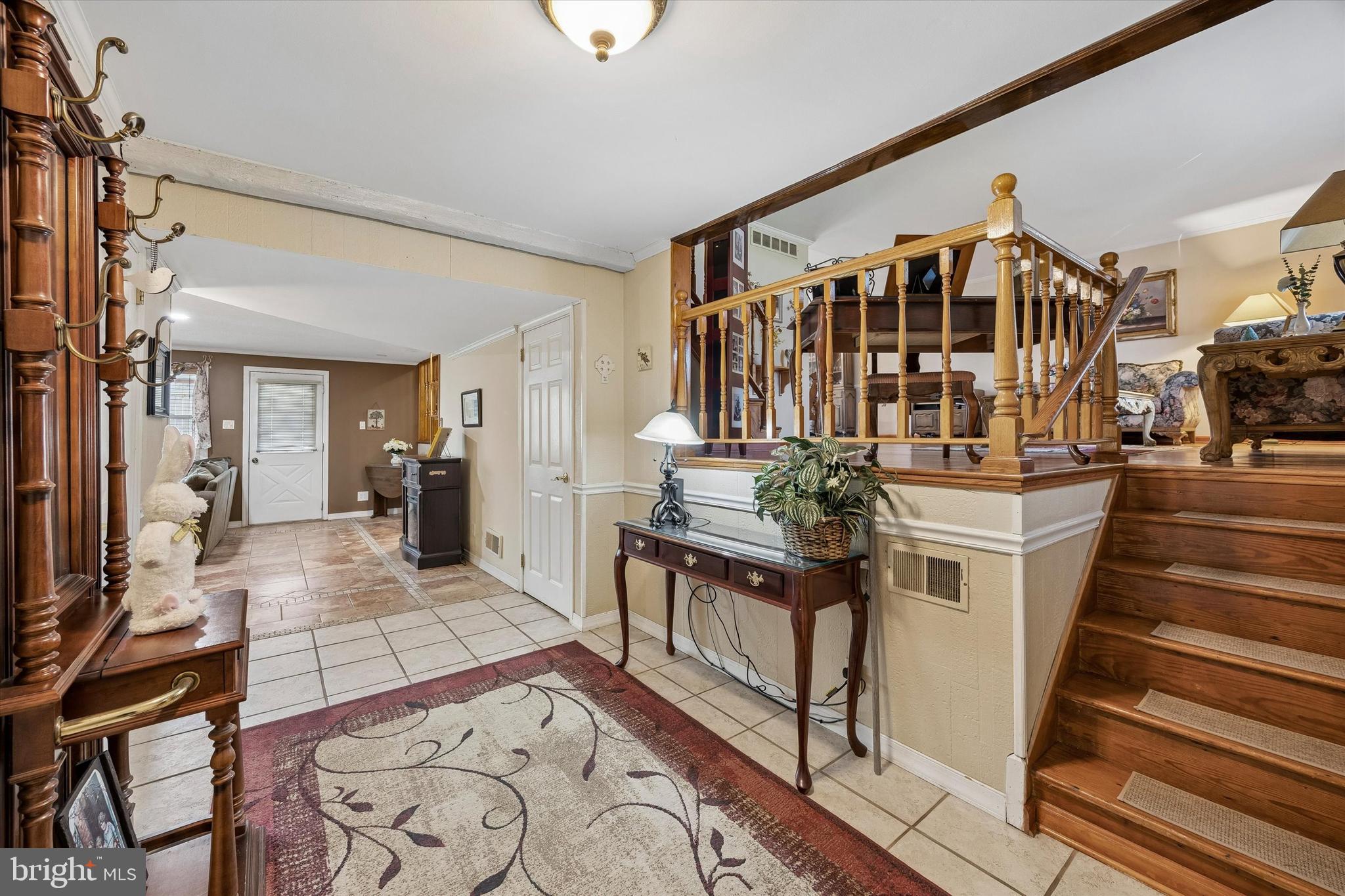 400 Woodhaven Road Philadelphia, PA 19116 - Photo 20 of 25 a view of a hallway with wooden floor and windows